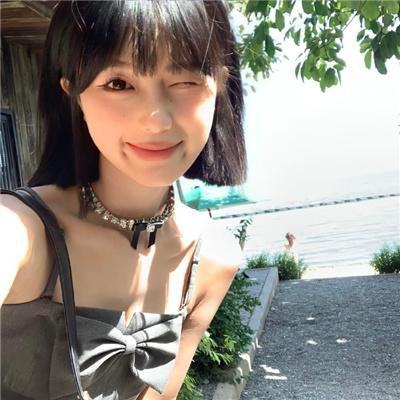 拥抱太阳的月亮